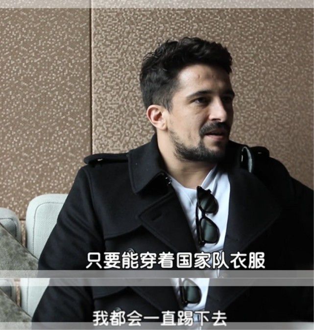 第21分钟，罗马禁区正前沿获得任意球机会，扎莱夫斯基主罚直接攻门，球打高了！